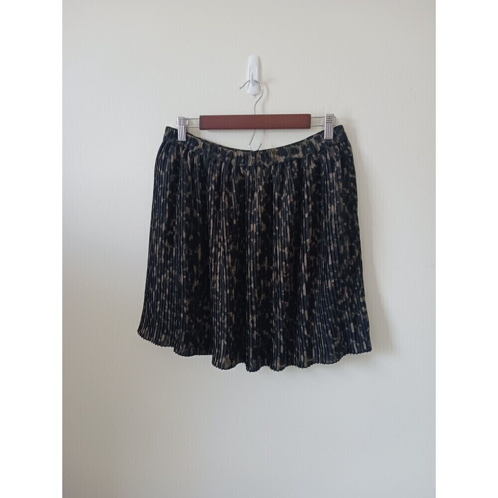 H&M Pleated‎ Mini Skirt Womens Size M Green Black Animal Print Elastic Waist
